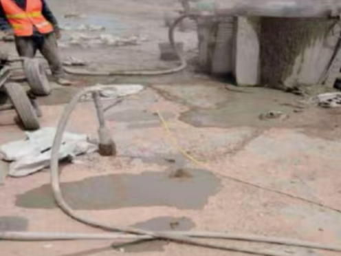 天水水泥混凝土路面板底注浆技术 路面脱空注浆整治方案